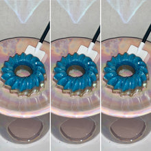 Load image into Gallery viewer, Swirl Cake Wax Melt
